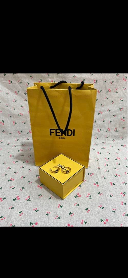 FENDI ゴールドフープイヤリング