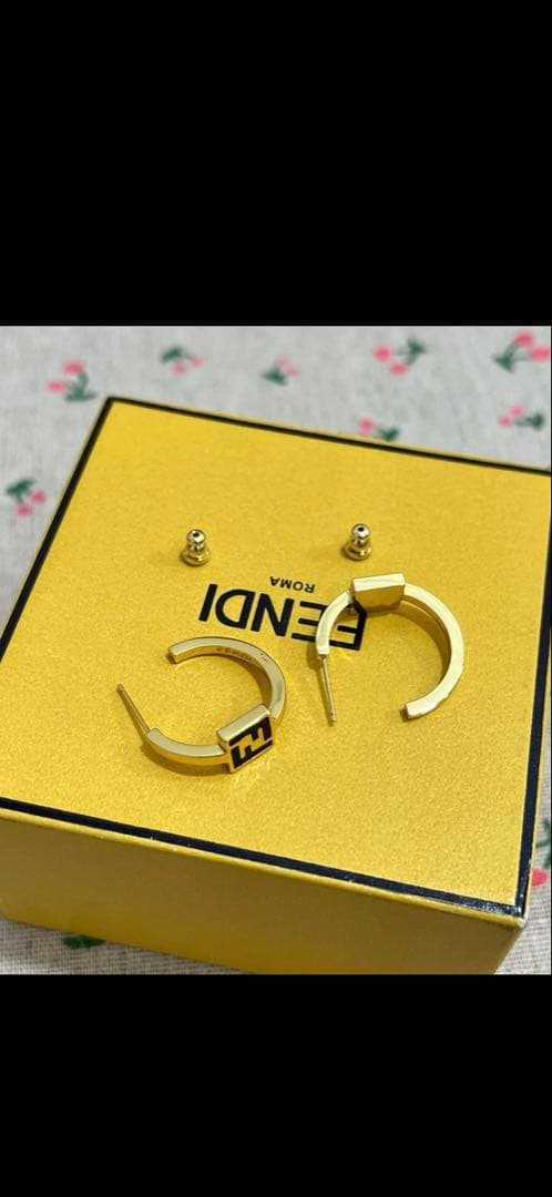 FENDI ゴールドフープイヤリング