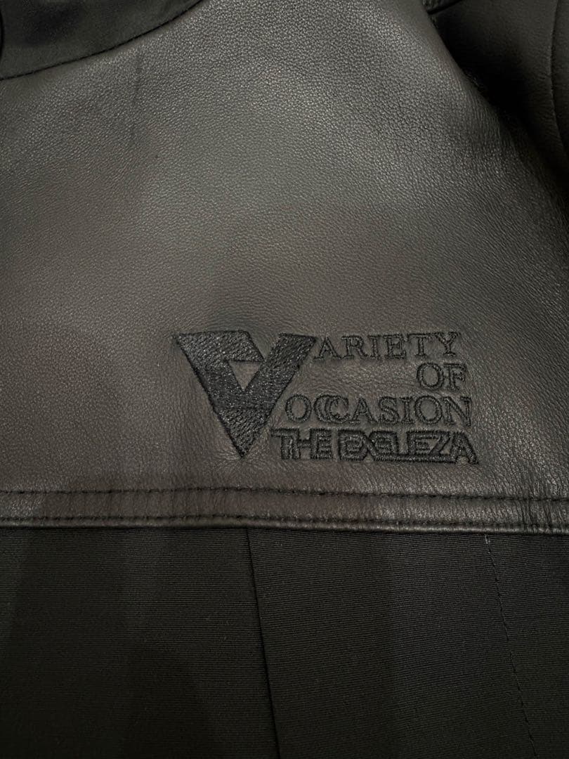 VOO ブラックナイロンジャケット フード付き