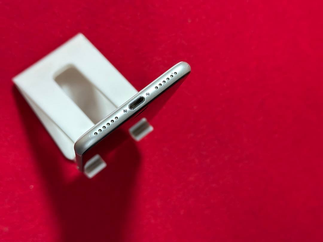 【2260】iPhone SE3第3世代スターライト 64GB simフリー