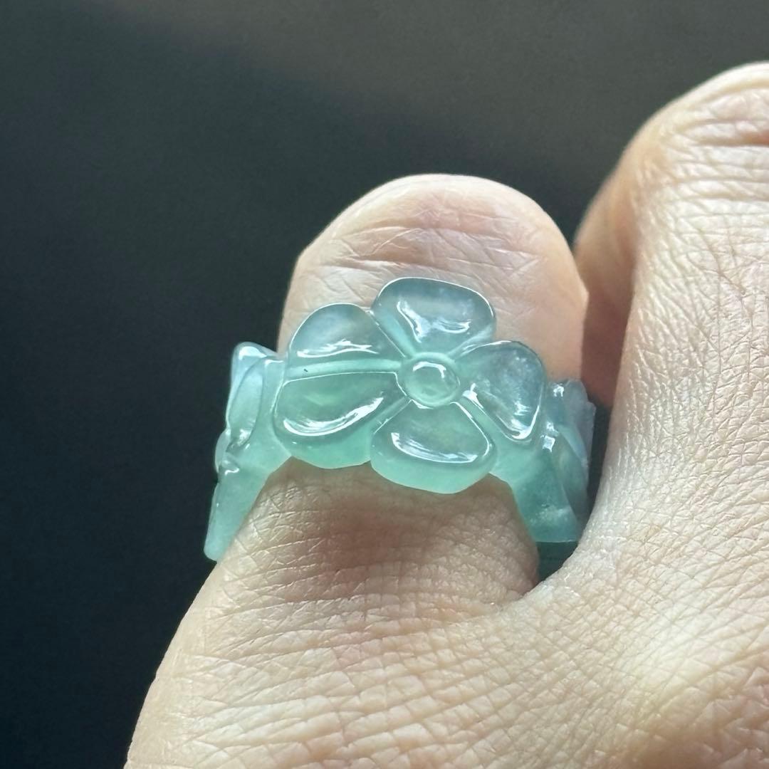 グアテマラ産　天然本翡翠　A貨　氷種　花彫り　幅広　5号