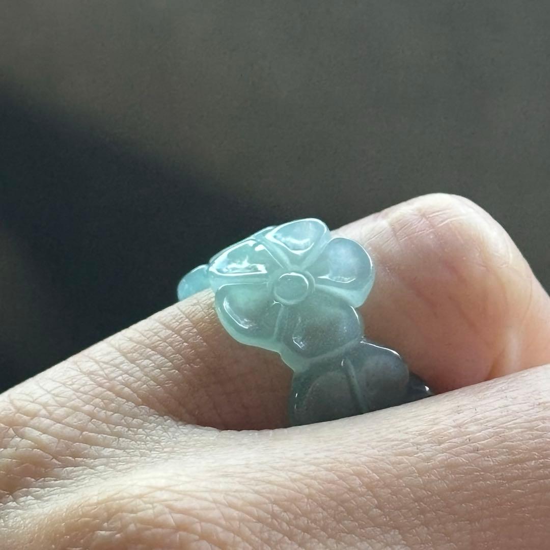 グアテマラ産　天然本翡翠　A貨　氷種　花彫り　幅広　5号