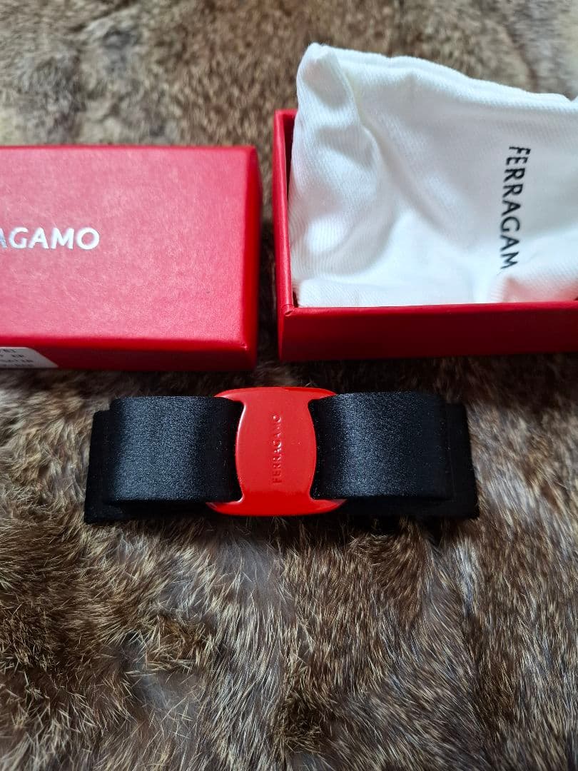FERRAGAMO リボンヘアアクセサリー　バレッタ