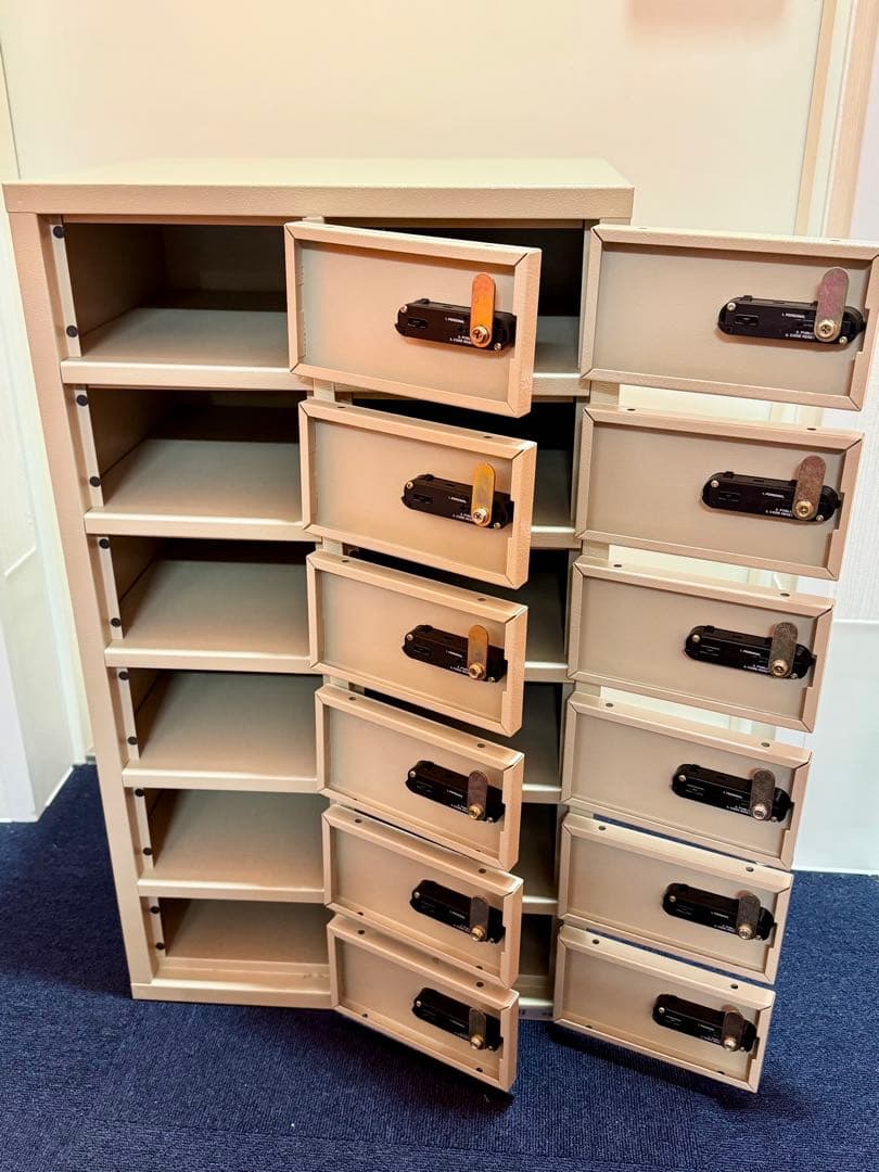 【美品】スチール製12扉ダイヤル式ロッカー 6段2列 グレー ベージュ