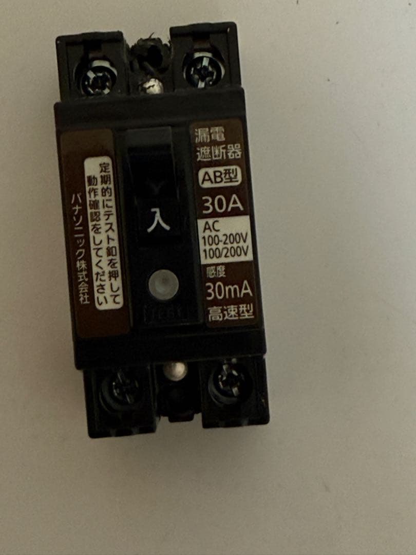 Tesla電気自動車（EV）200V充電コンセント＋漏電ブレーカー＋防雨ボックス