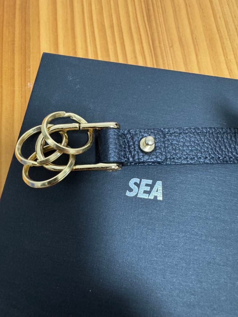 wind and sea God Selection レザーキーホルダー