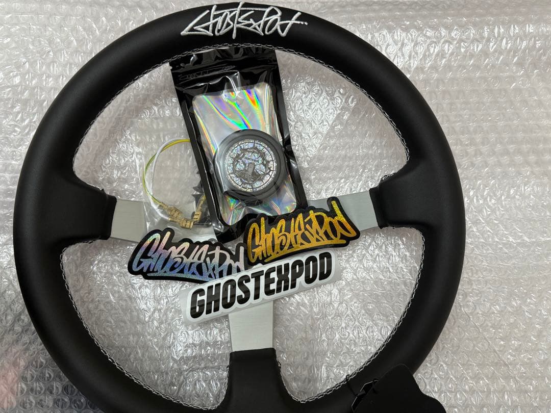 GHOST EXPOD geステアリング　 classic momo ハンドル