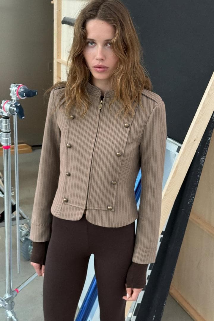 完売品 ZARA ストライプ柄フィットブレザー Sサイズ