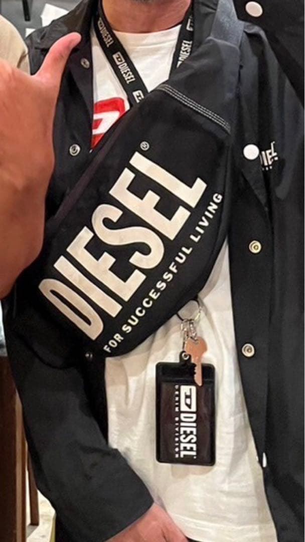 新品未使用DIESEL ネオンイエロー ボディバッグ