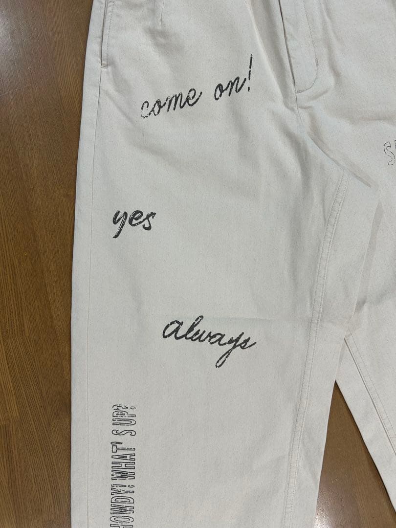 ゆみこ　未着用　Le Melange ロゴプリントチノパン