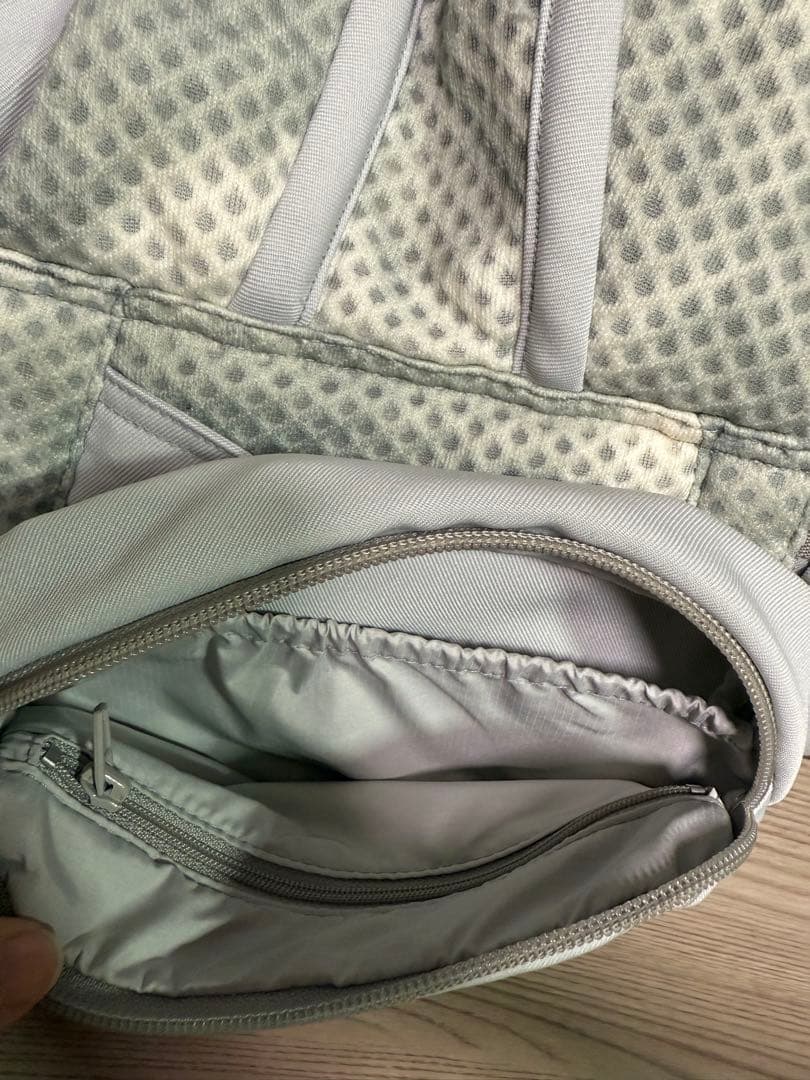 ドウエルゴベビー 抱っこひも　オムニブリーズ OMNI ポーチ付 日本限定