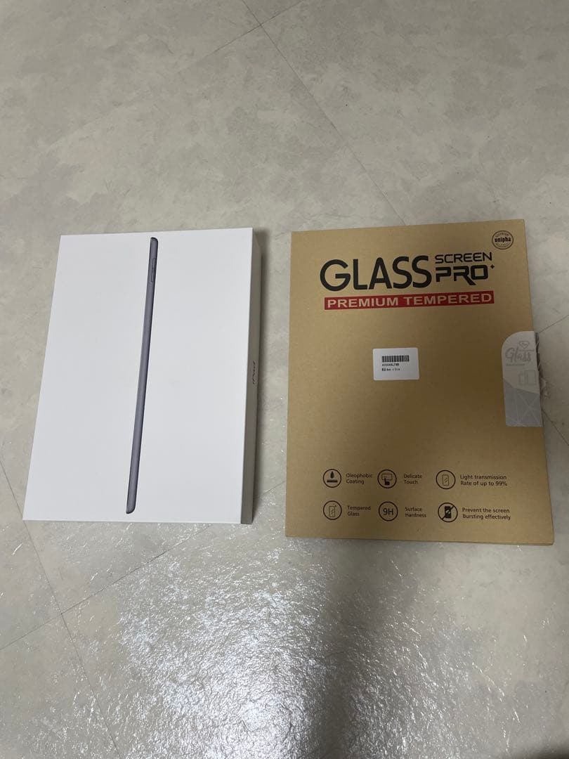 iPad 代7世代スペースグレー ブラックカバー付き