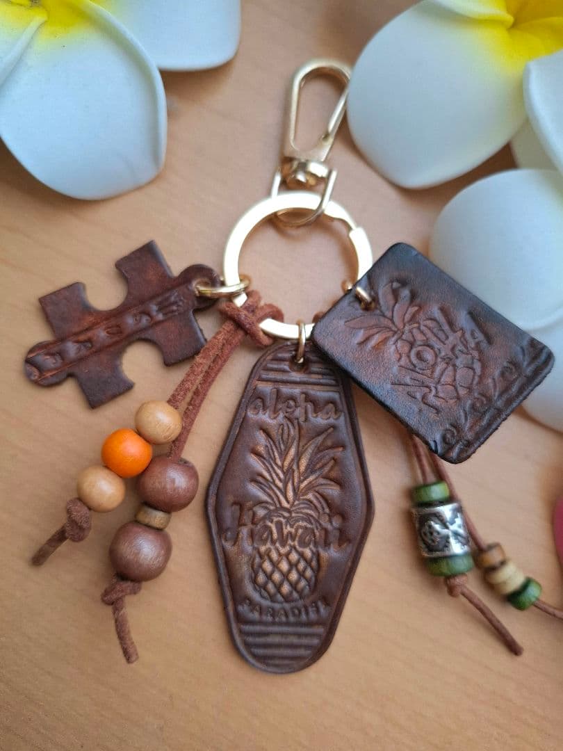 最終お値下げ！ハワイアンキルトバッグ　2WAY ファスナーバッグ革タグチャーム付