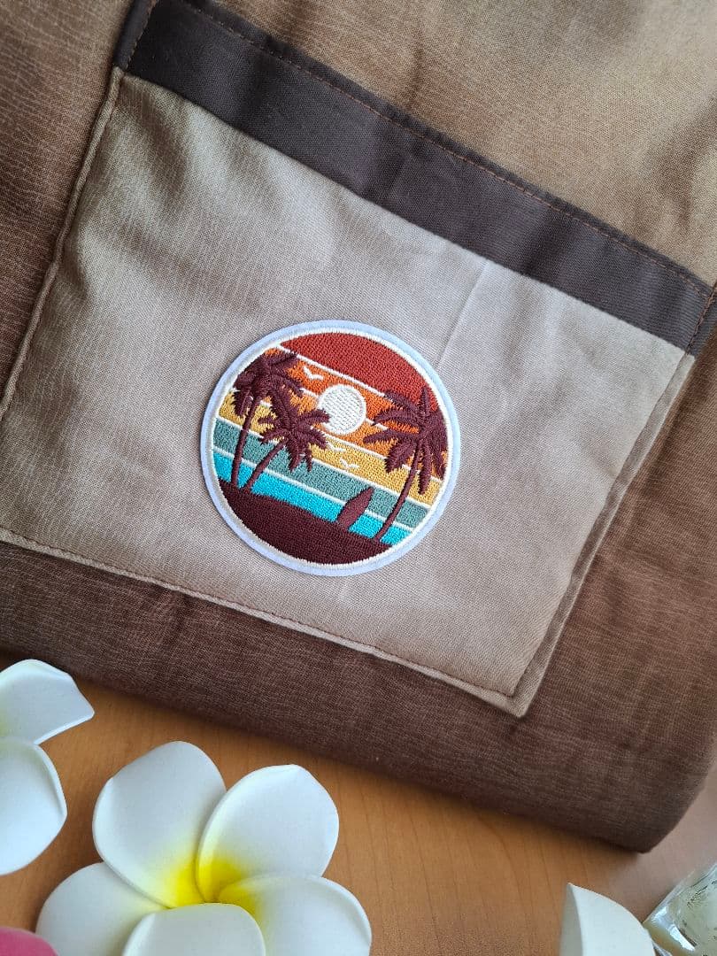 最終お値下げ！ハワイアンキルトバッグ　2WAY ファスナーバッグ革タグチャーム付