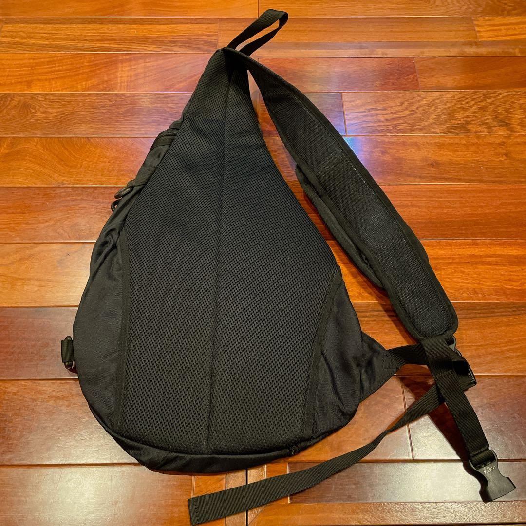 Coleman ワンショルダー ブラック y2k ナイロン コールマン 黒 刺繍