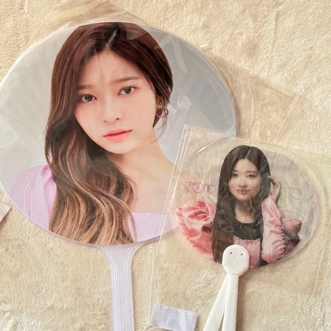 本日限定価格‼️直筆サイン‼️ IZ*ONE まとめ売り アクスタ 缶バッジ トレカ