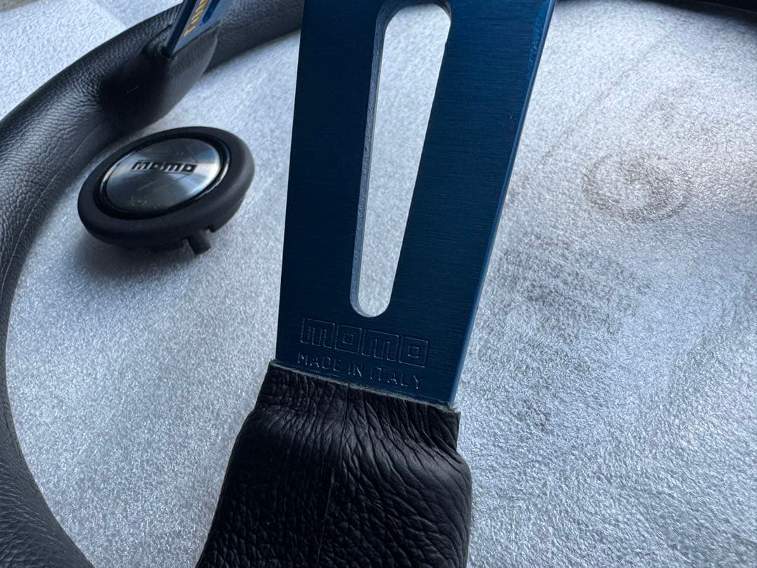 MOMO ステアリング mod.08