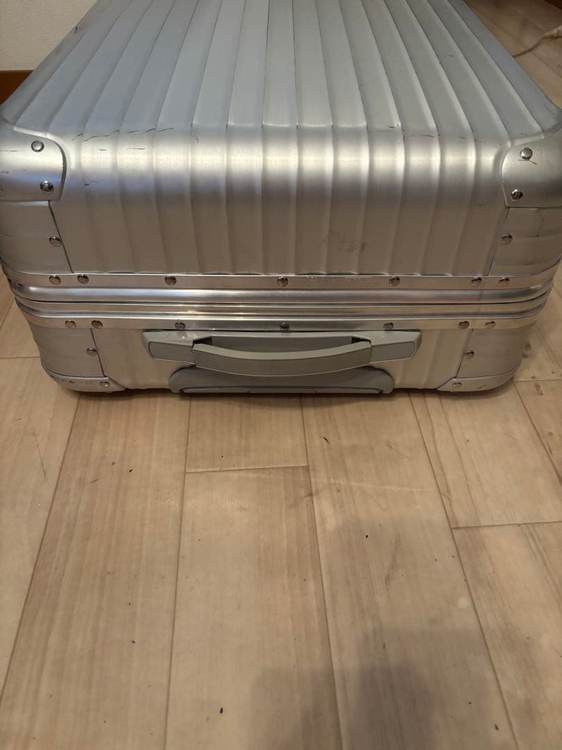 RIMOWAリモワ★人気❗️シルバー スーツケースキャリーケース★使用回数は少ない