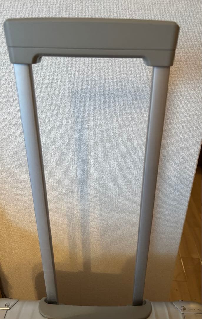 RIMOWAリモワ★人気❗️シルバー スーツケースキャリーケース★使用回数は少ない