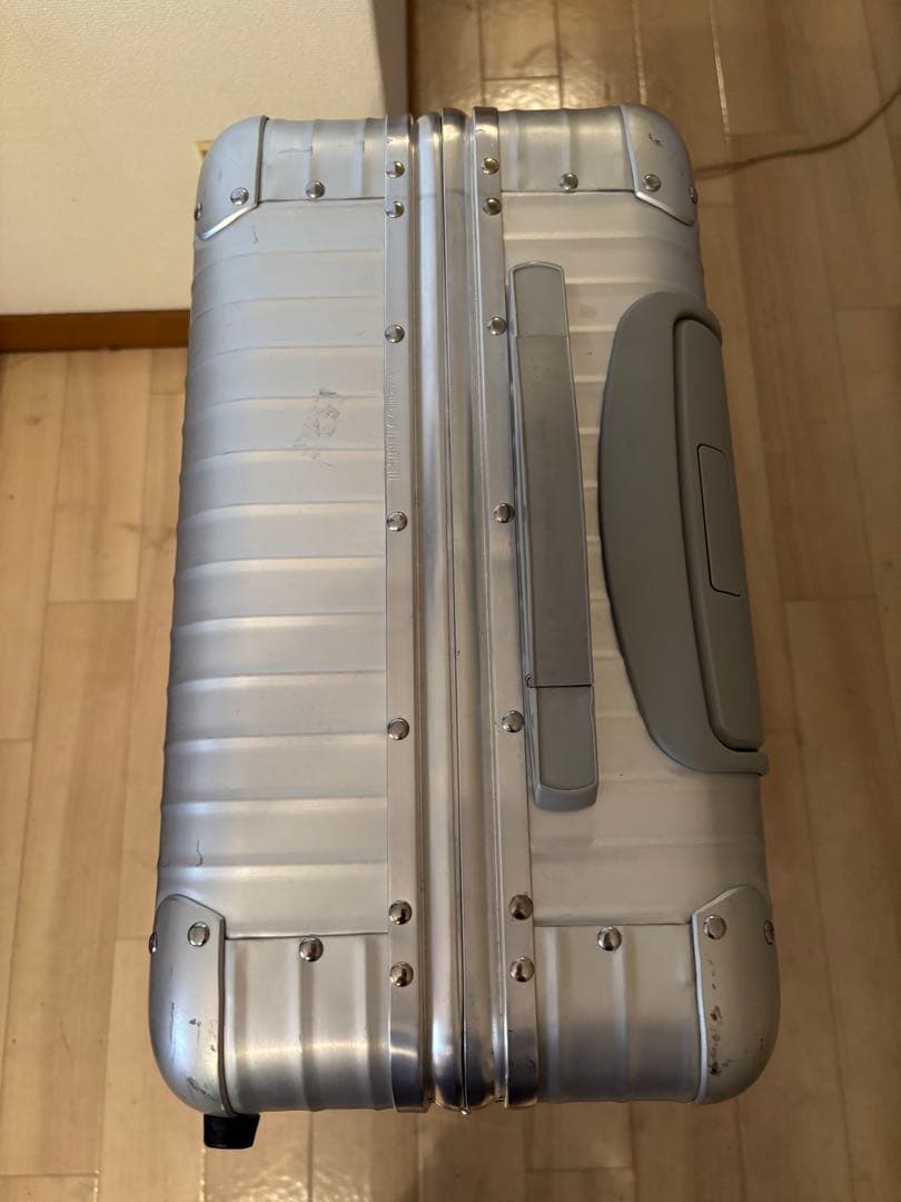 RIMOWAリモワ★人気❗️シルバー スーツケースキャリーケース★使用回数は少ない