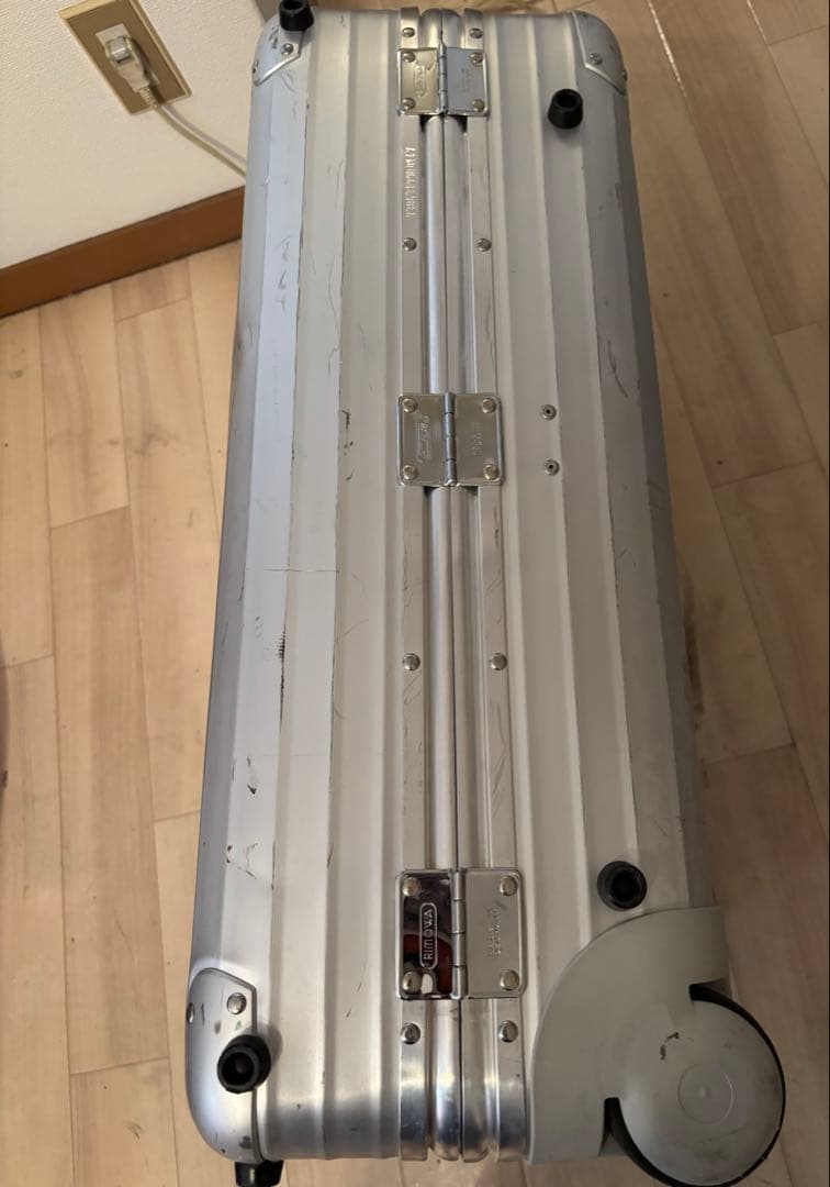 RIMOWAリモワ★人気❗️シルバー スーツケースキャリーケース★使用回数は少ない