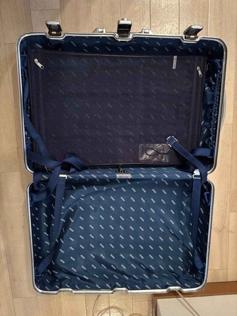 RIMOWAリモワ★人気❗️シルバー スーツケースキャリーケース★使用回数は少ない