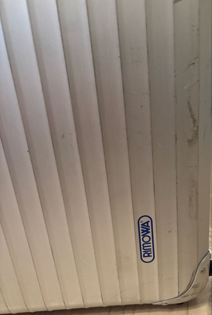 RIMOWAリモワ★人気❗️シルバー スーツケースキャリーケース★使用回数は少ない