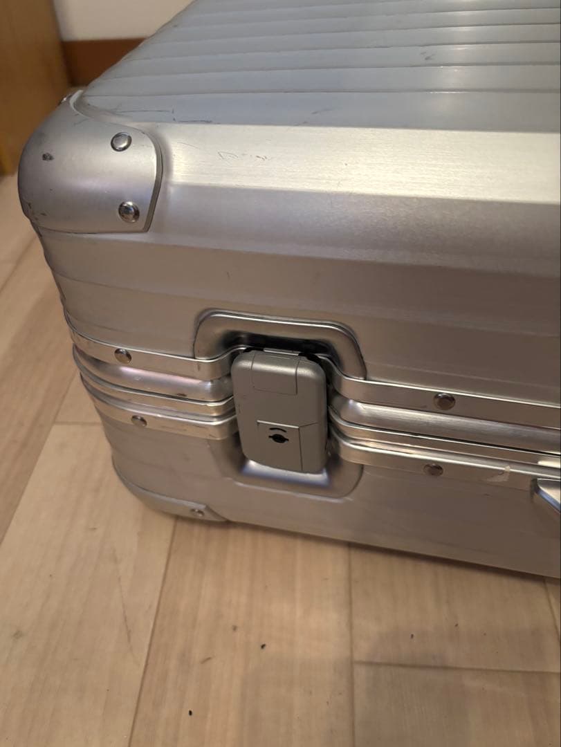 RIMOWAリモワ★人気❗️シルバー スーツケースキャリーケース★使用回数は少ない