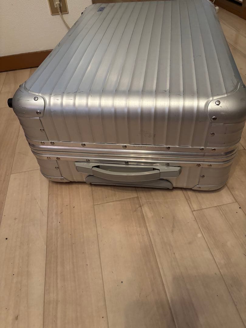 RIMOWAリモワ★人気❗️シルバー スーツケースキャリーケース★使用回数は少ない