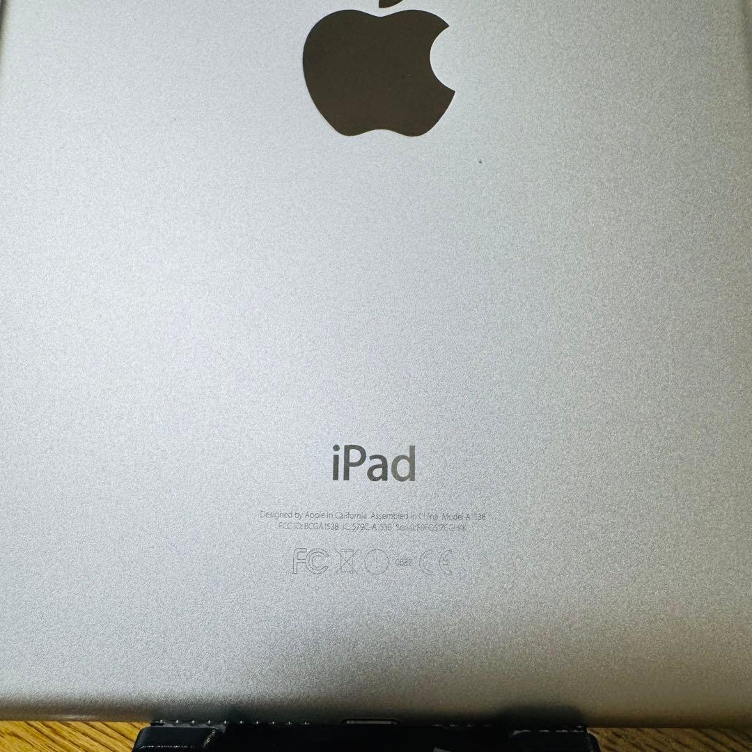 iPad mini 4（Wi-Fiモデル）128GB シルバー　本体＋ケース付き