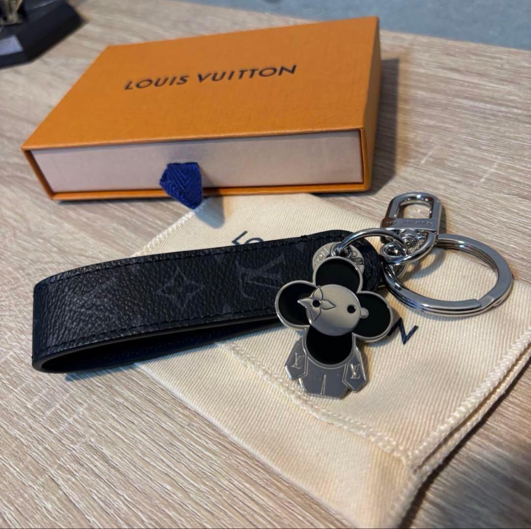 ヴィトン キーホルダー ヴィヴィエンヌチャーム モノグラム エクリプス