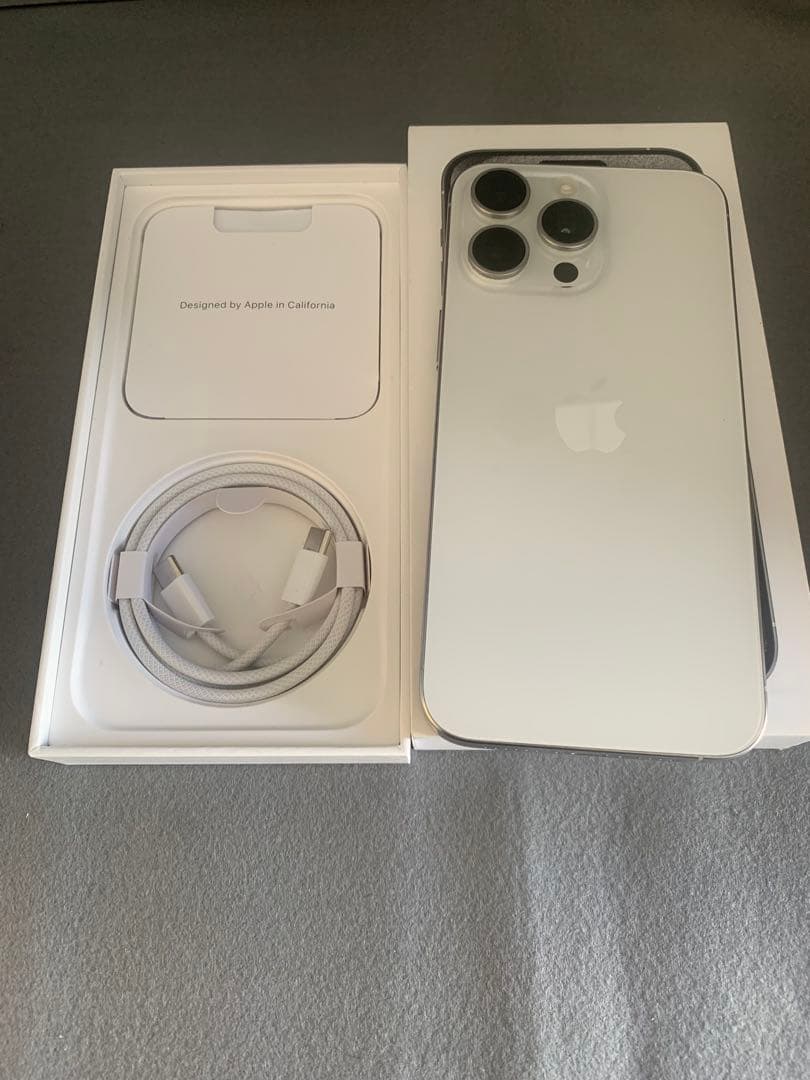 超美品　アメリカ版　SIMフリー iPhone15 Pro Max 256GB