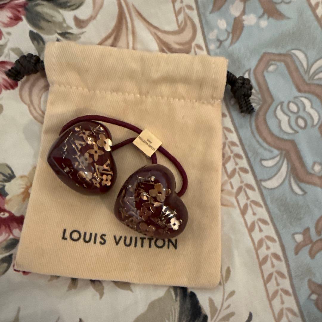LOUIS VUITTON ハート型ヘアゴム