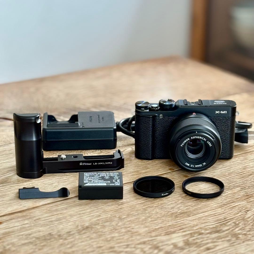 Fujifilm X-M1 ブラック XC35mm F2