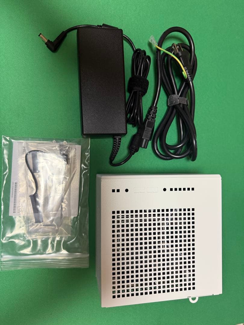 中古美品ASRock DeskMini B760 白 intel 12〜14世代