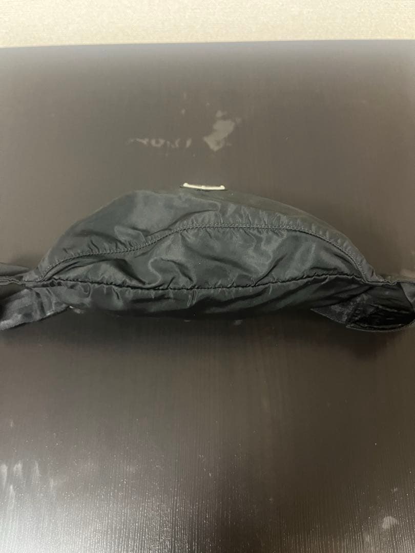 プラダ　トライアングルロゴ　ウエストポーチ　ナイロン　ブラック