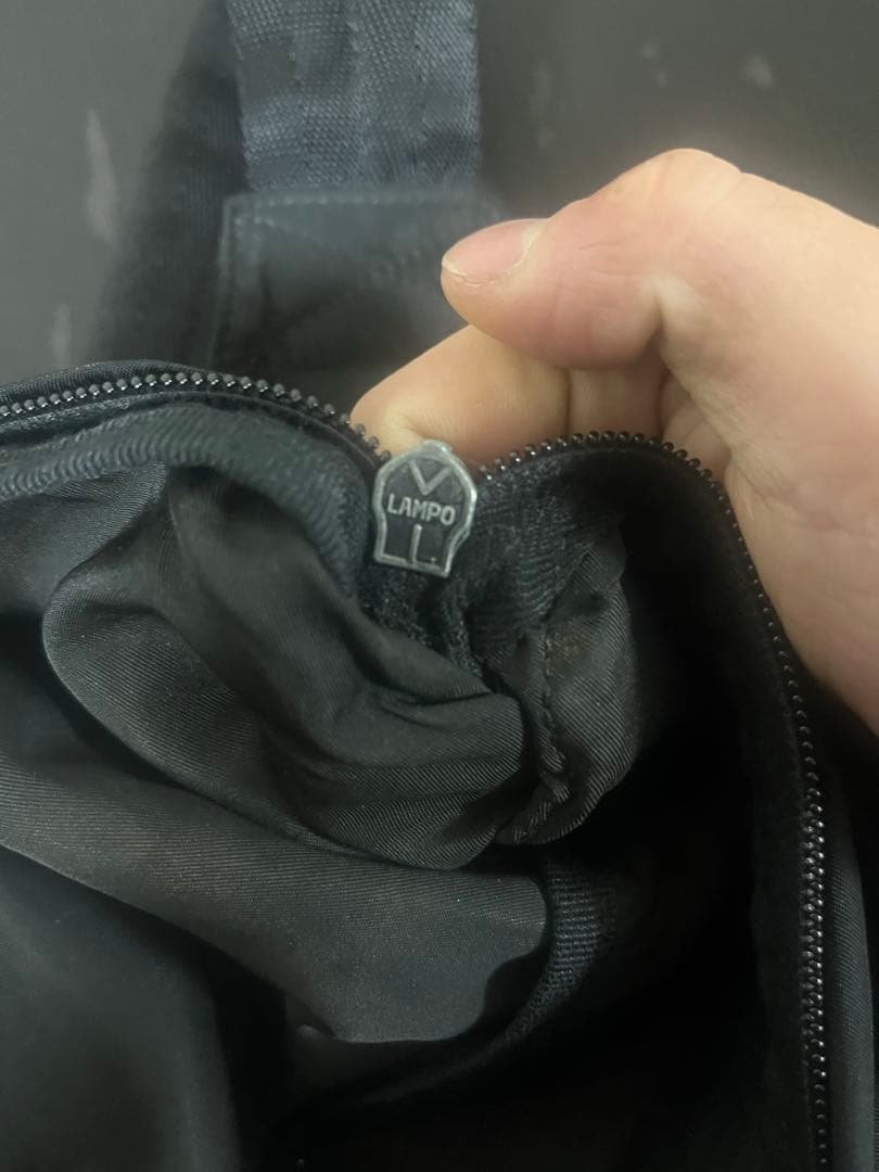 プラダ　トライアングルロゴ　ウエストポーチ　ナイロン　ブラック