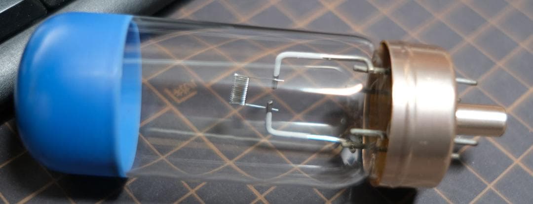 映写機　の　ランプ　４本