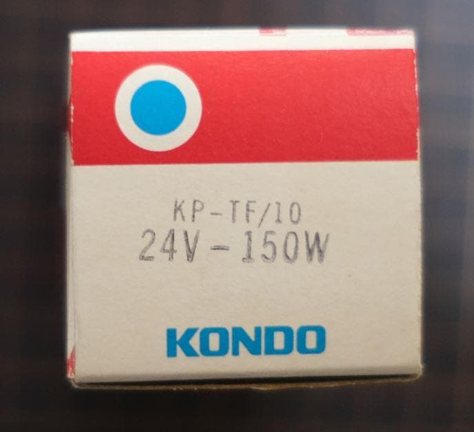 映写機　の　ランプ　４本