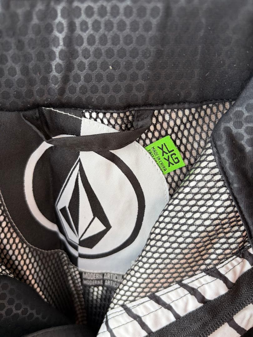 ゆ*ま様 Volcom ブラック スノーボードパンツ XL/XXL