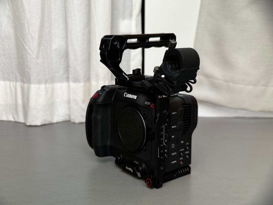 Canon EOS C70 シネマカメラ / Smallrig ケージ付き