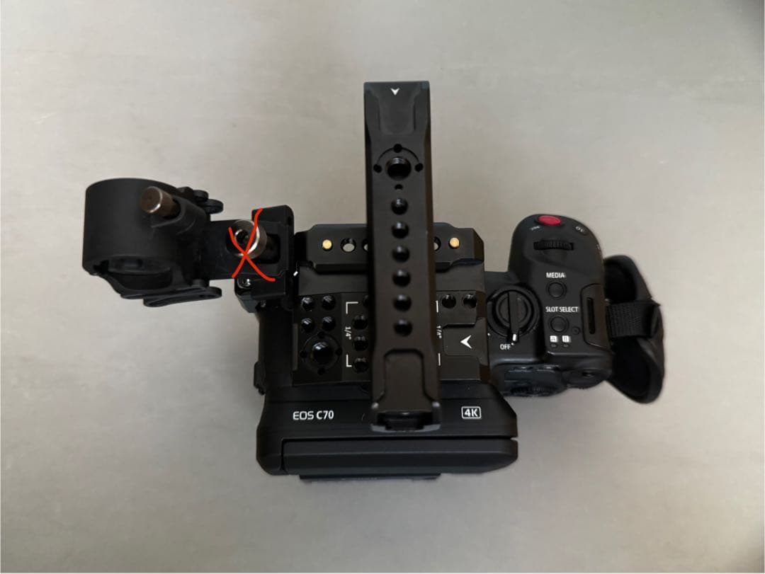 Canon EOS C70 シネマカメラ / Smallrig ケージ付き