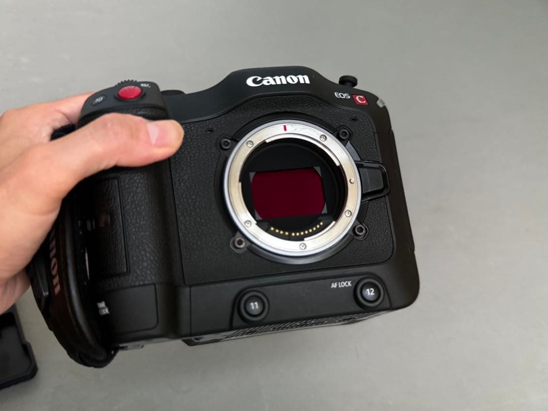 Canon EOS C70 シネマカメラ / Smallrig ケージ付き