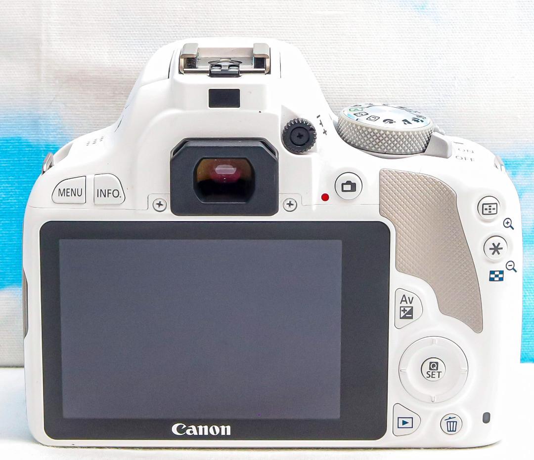 大人気ホワイト一眼レフ⭐️Canon kiss x7⭐️超小型⭐️スマホに転送♪