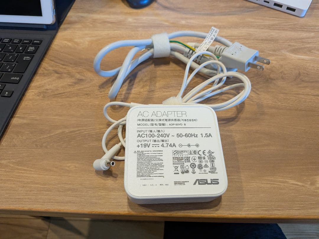 ASUS T305C 2in1 WindowsタブレットPC と付属品セット