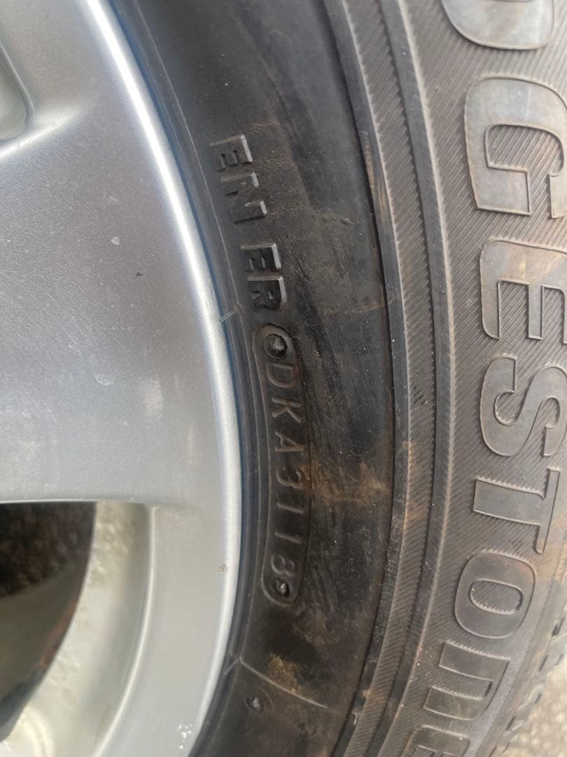 送料込み　ブリザックVRX 215/60r17. トヨタ純正