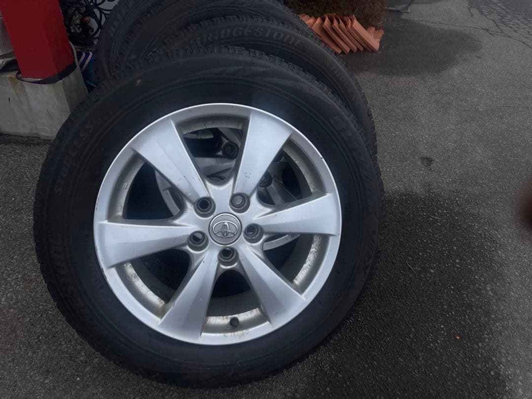 送料込み　ブリザックVRX 215/60r17. トヨタ純正