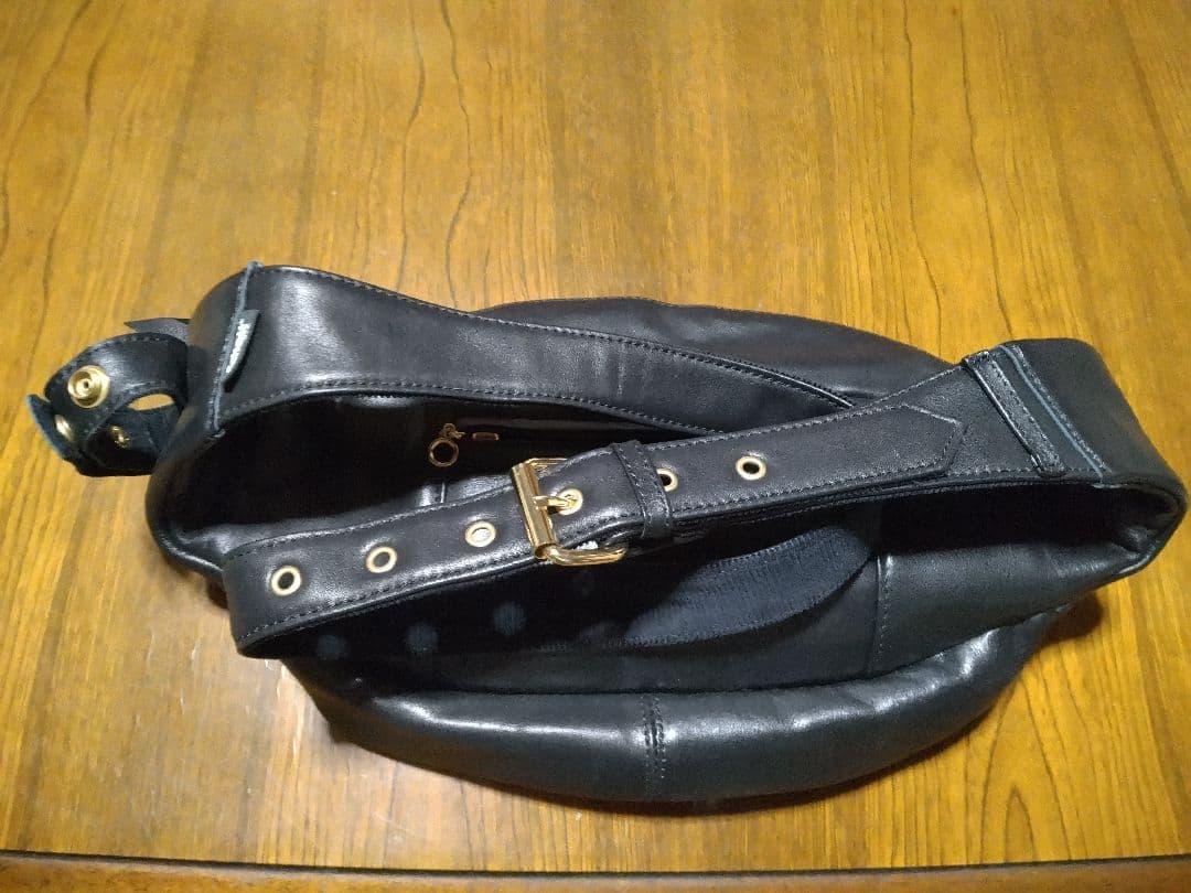 SCHOTTボディバッグ