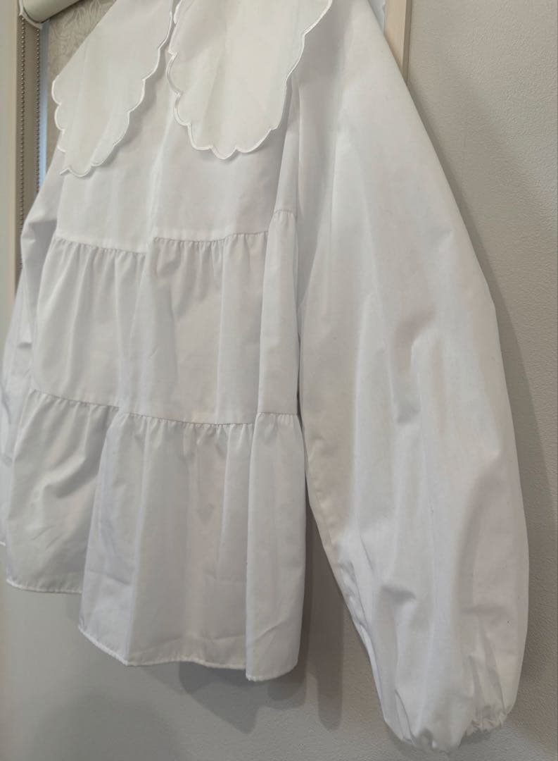 ※paaaag※美品 yori スカラップロングスリーブブラウス