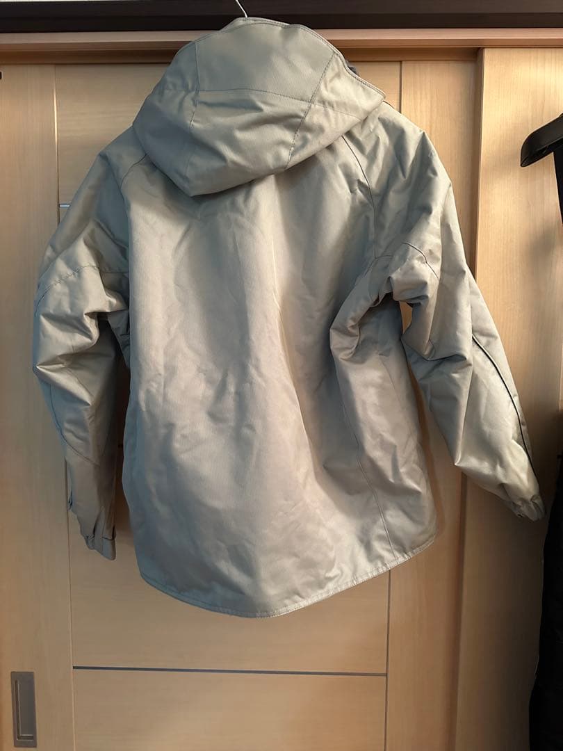 新品未使用　デサント（サンドグレー）スキーウェア上下セット